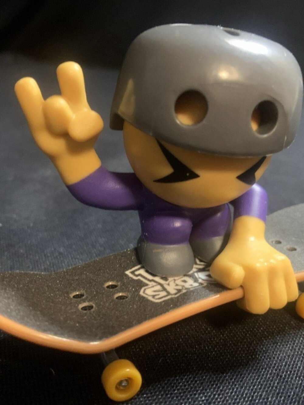 Tech Deck Sk8 Crew Figure And Board Collectible Skater Toy Series 1